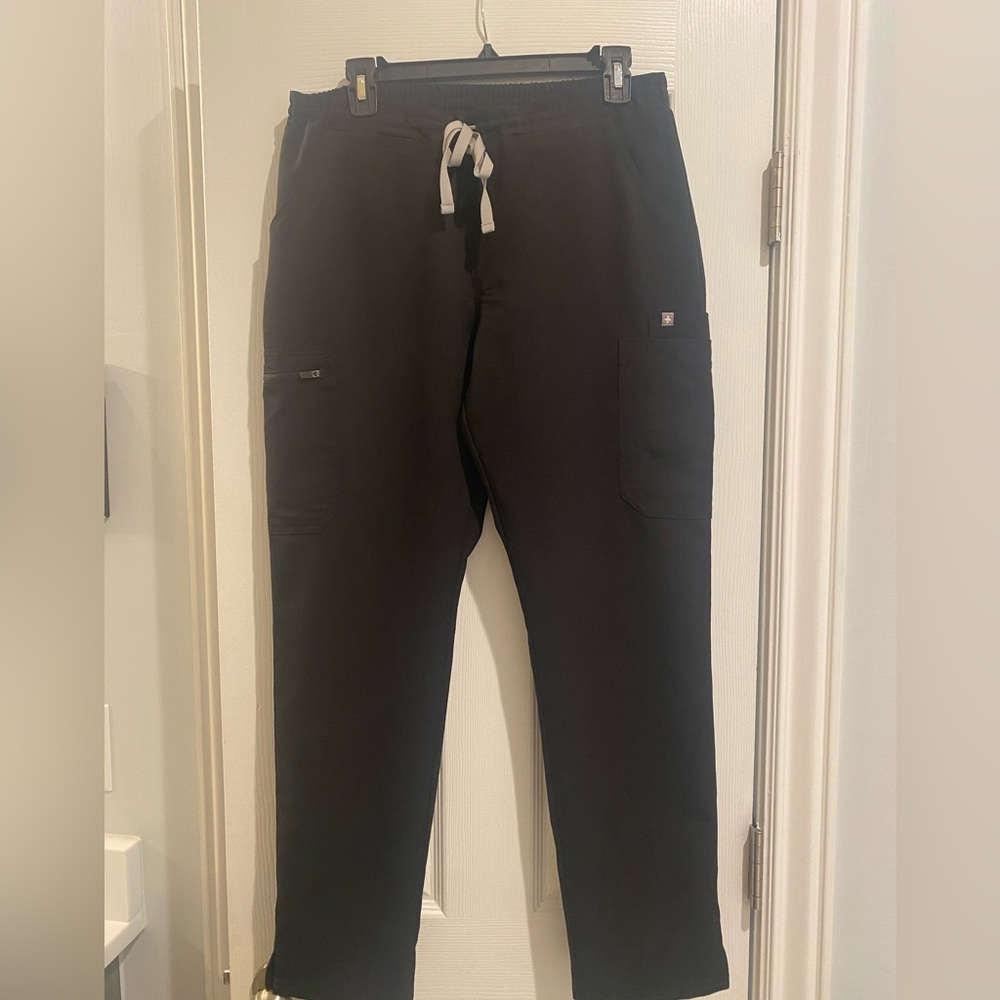 FIGS Black Scrub pants size medium